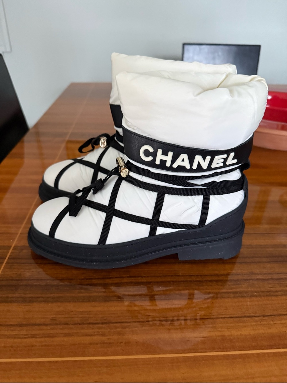 CHANEL White and Black Quilted Lace-Up Snow Boots - Picture 3 of 15